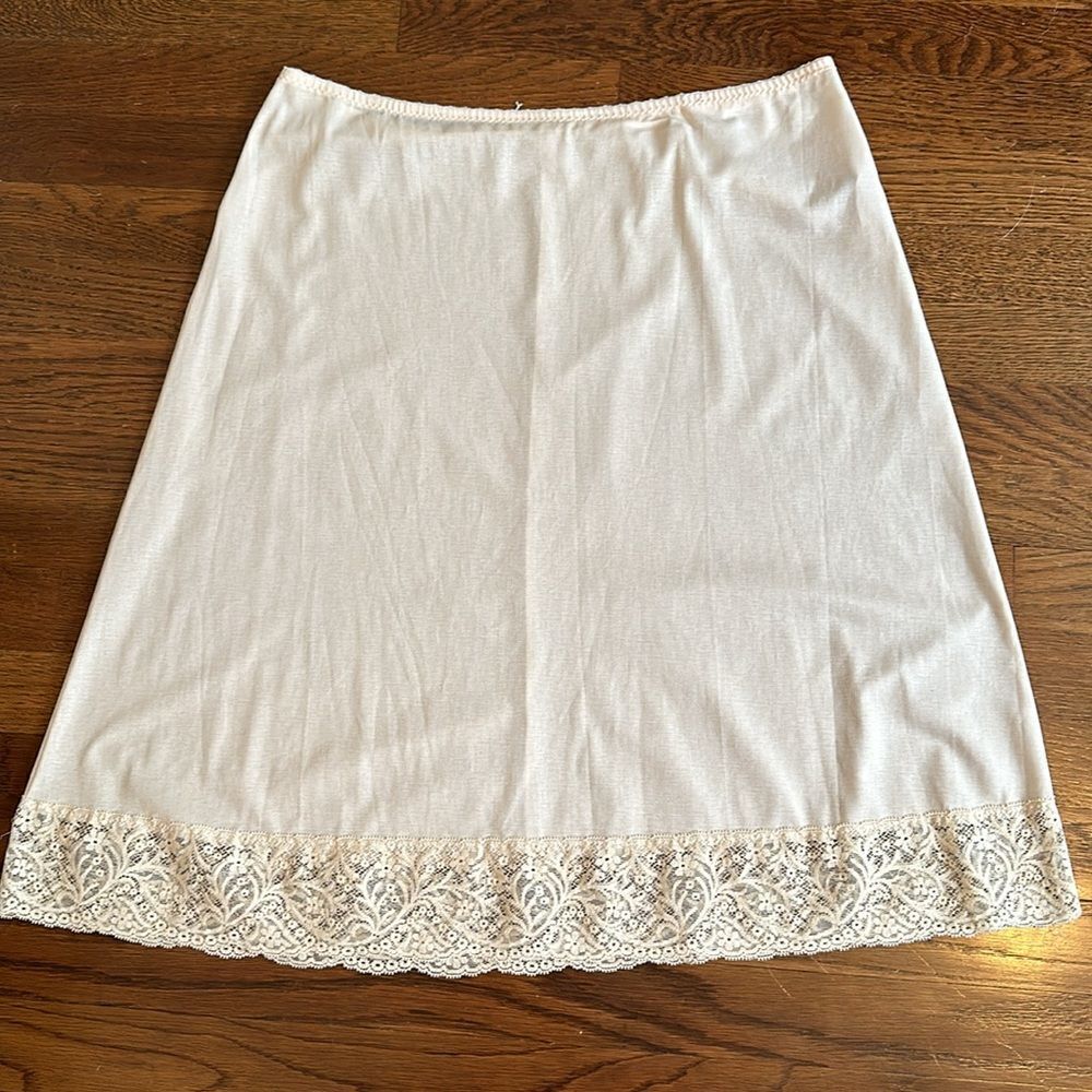 Vintage Olga‎ light tan half slip with lace hem / as is - Picture 4 of 6